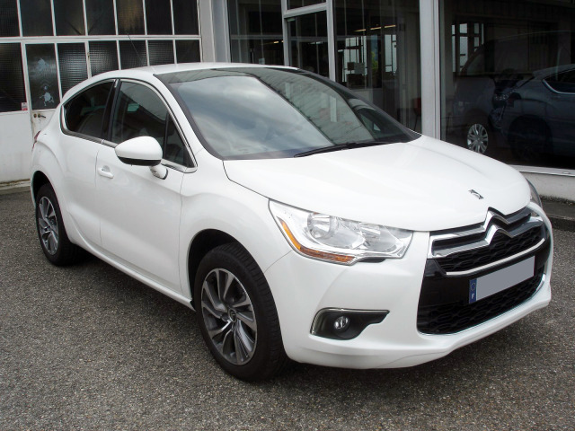 Baguette chromée de contour de calandre compatible avec Citroën DS 4