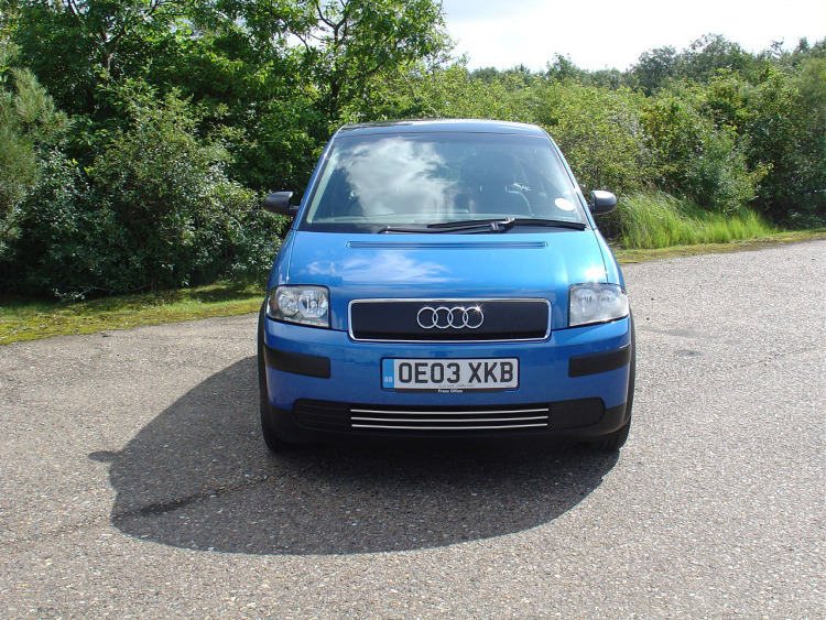 Baguette de calandre chrom&eacute;e compatible avec Audi A2
