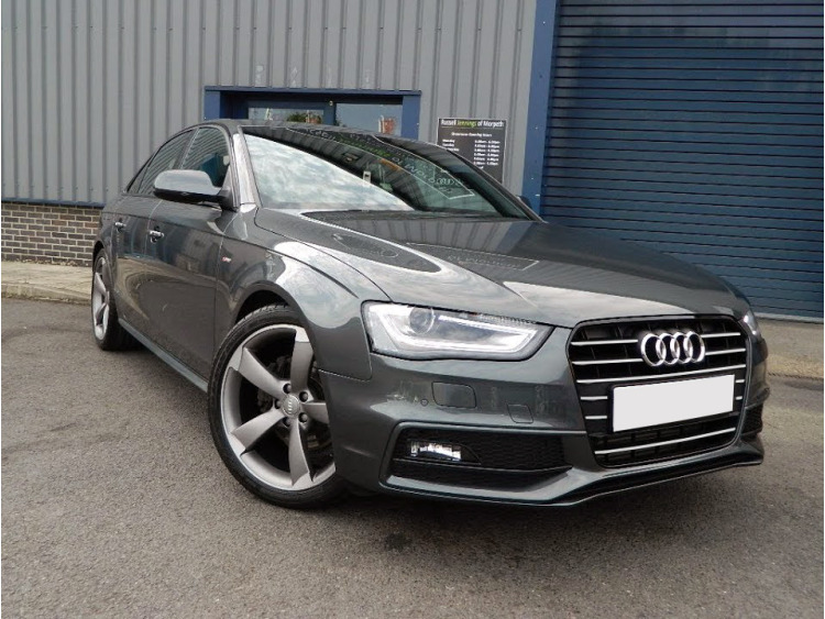 Baguette de calandre chrom&eacute;e pour Audi A4 s&eacute;rie 4 15-26
