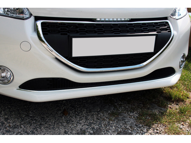 Baguette de calandre inférieure chromée pour Peugeot 208 1215  Peugeot 208 phase 2 1519