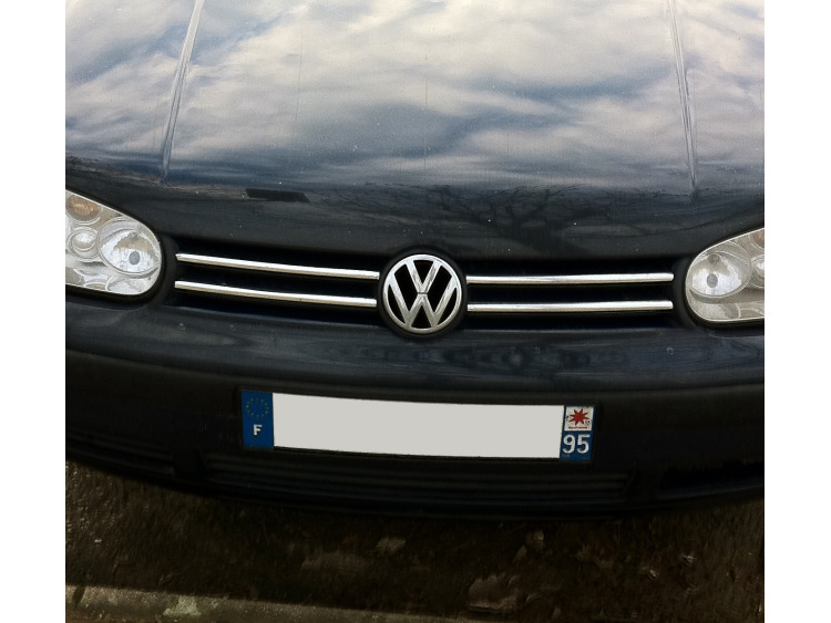 Baguette de calandre sup&eacute;rieure chrom&eacute;e compatible VW Golf 4