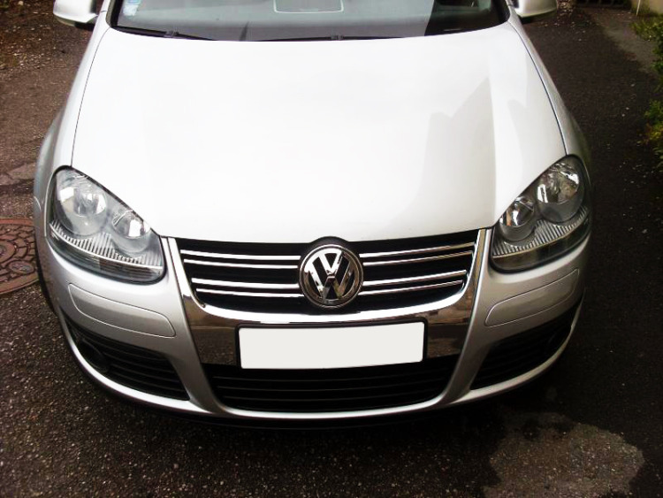 Baguette de calandre sup&eacute;rieure chrom&eacute;e compatible VW Golf 5 GT TDI