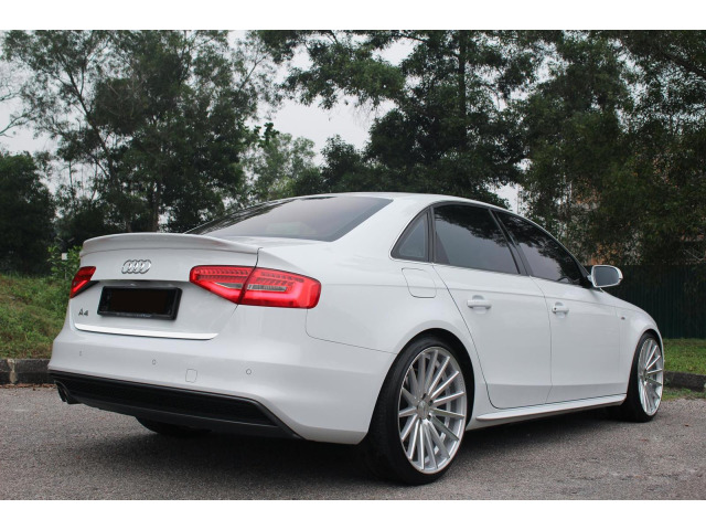 Baguette de coffre chromée compatible avec Audi A4 série 3 0711