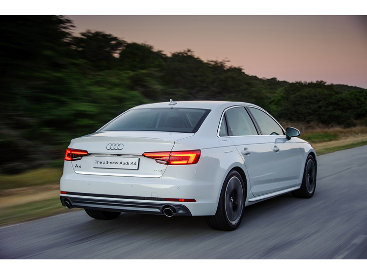 Baguette de coffre chrom&eacute;e compatible avec Audi A4 s&eacute;rie 4 15-19