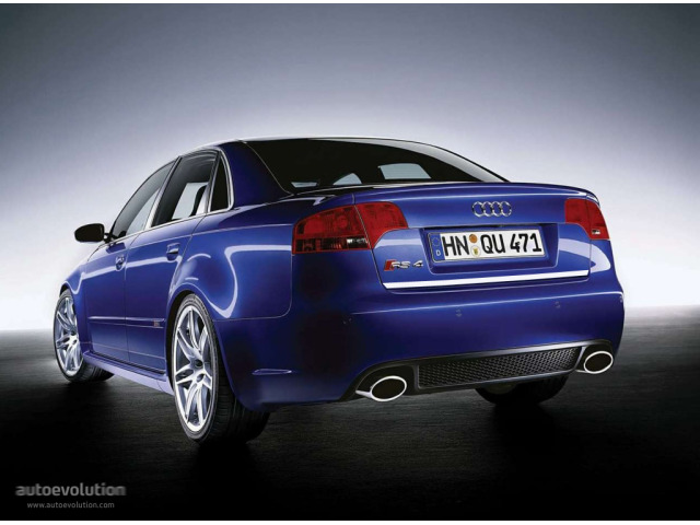 Baguette de coffre chromée compatible avec Audi RS4 0508