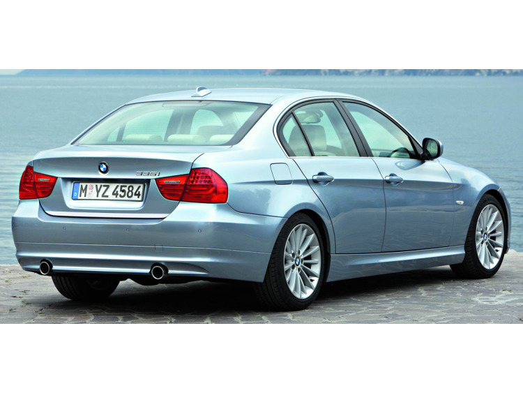 Baguette de coffre chrom&eacute;e compatible avec BMW M3 E90 Berline 07-08 BMW M3 E90 Berline LCI 08-11 BMW M3 E92 Coup&eacute; 07-10 BMW M3 E92 Coup&eacute; LCI 09-13 BMW M3 E93 Cabriolet 08-10 BMW M3 E93 Cabriolet LCI 09-13
