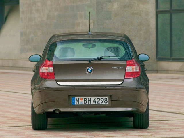 Baguette de coffre chromée compatible avec BMW Série 1 E87 0407
