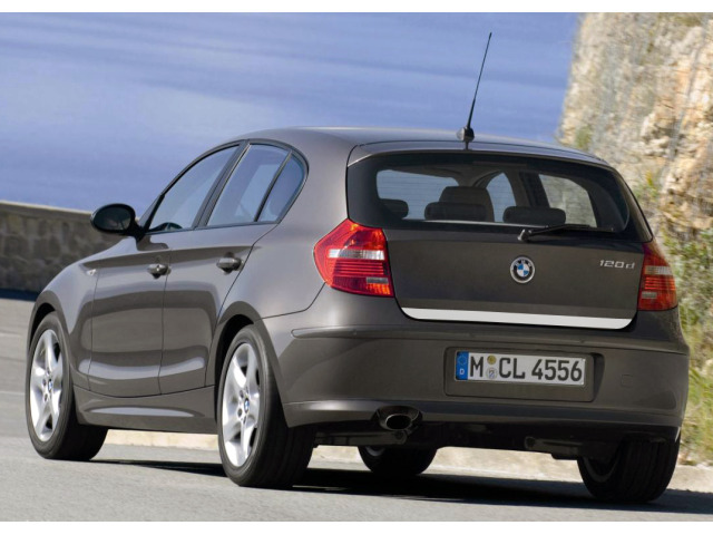 Baguette de coffre chromée compatible avec BMW Série 1 E87 LCI 0711
