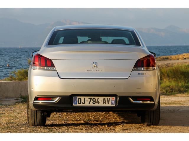 Baguette de coffre chromée compatible avec Peugeot 508 Berline phase 2