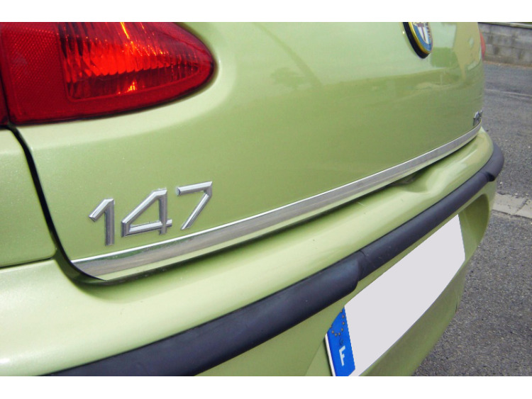 Baguette de coffre chrom&eacute;e pour Alfa Romeo 147