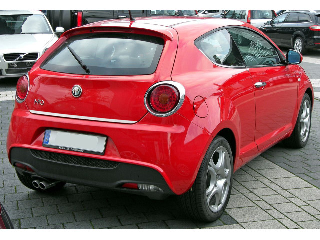 Baguette de coffre chromée pour Alfa Romeo Mito