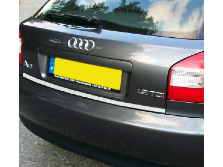 Baguette de coffre chrom&eacute;e pour Audi A3 s&eacute;rie 1 96-00