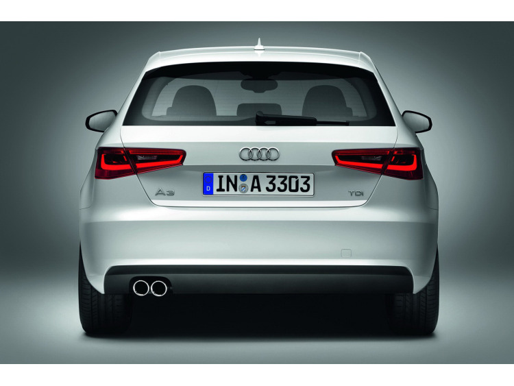 Baguette de coffre chrom&eacute;e pour Audi A3 S&eacute;rie 1 Phase 2 00-03/S&eacute;rie 3 Limousine 13-16/S&eacute;rie 3 Phase 