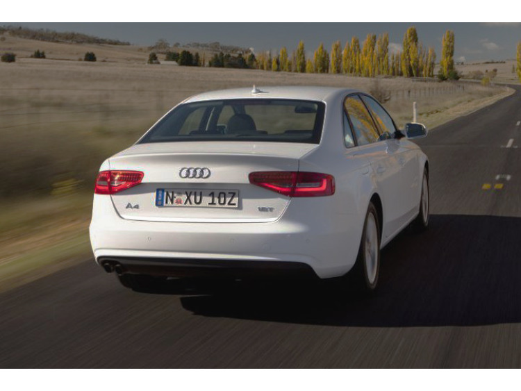 Baguette de coffre chrom&eacute;e pour Audi A4 s&eacute;rie 3 phase 2 11-15