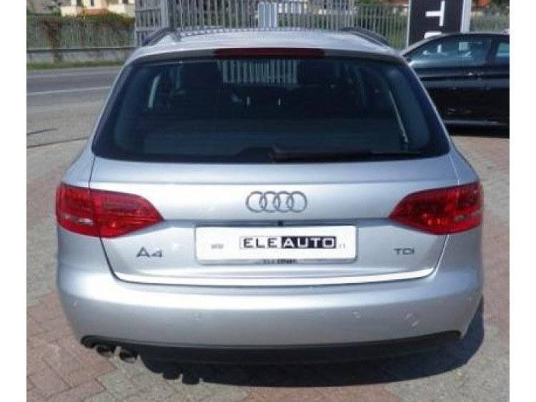 Baguette de coffre chrom&eacute;e pour Audi A4 s&eacute;rie 3 phase 2 avant 11-15