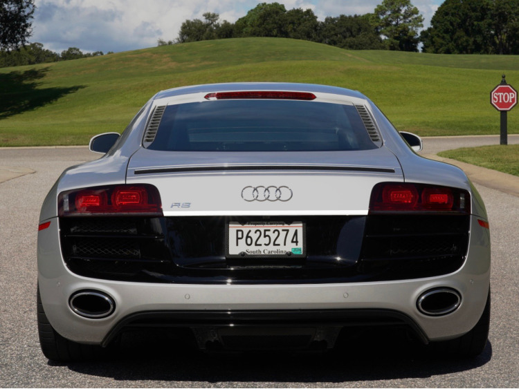 Baguette de coffre chrom&eacute;e pour Audi R8