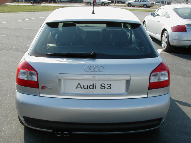 Baguette de coffre chromée pour Audi S3 9803