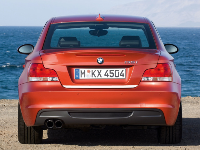 Baguette de coffre chromée pour BMW Série 1 E81 0711  BMW Série 1 E82 0713 coupé