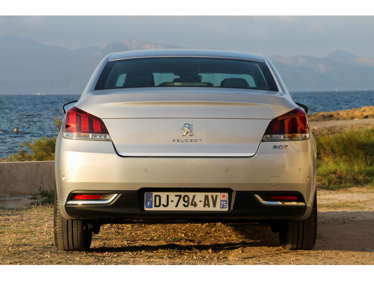 Baguette de coffre chrom&eacute;e pour Peugeot 508 Berline phase 2