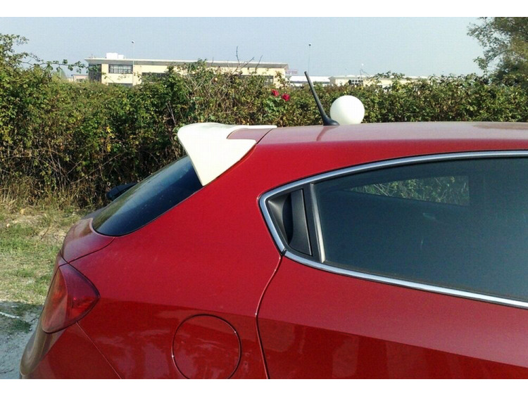 Becquet / aileron pour Alfa Romeo Giullietta appr&ecirc;t&eacute;